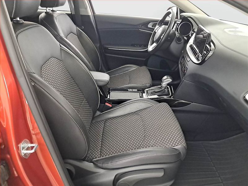 Kia XCeed (2023) TOP 1.5 T-GDI - fotka 9 z 18