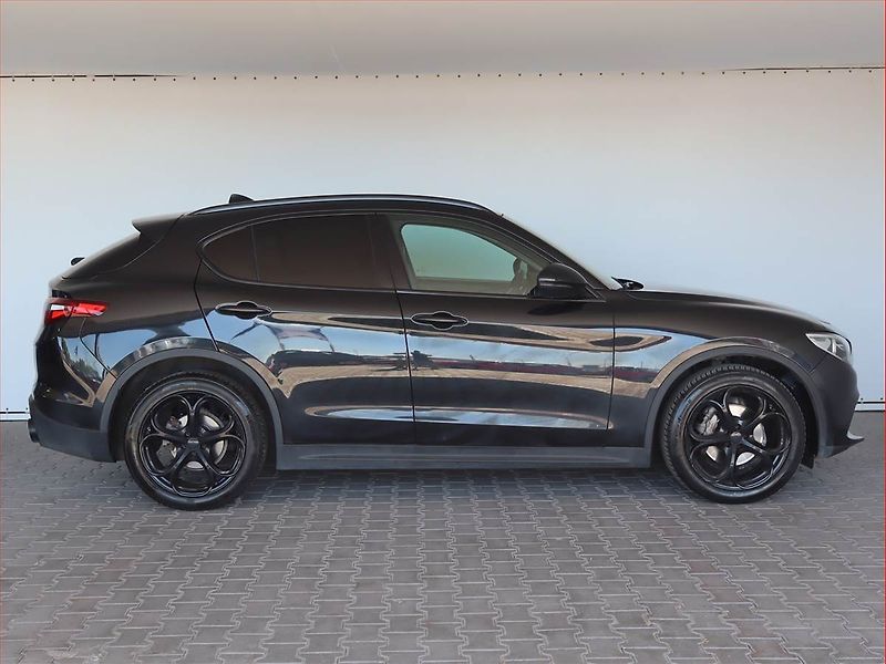 Alfa Romeo Stelvio (2019) 2.2 Diesel, Automat, Kůže - fotka 6 z 23