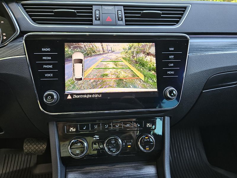 Škoda Superb (2022) combi 2,0 TDI 147 kW DSG Style - fotka 5 z 12