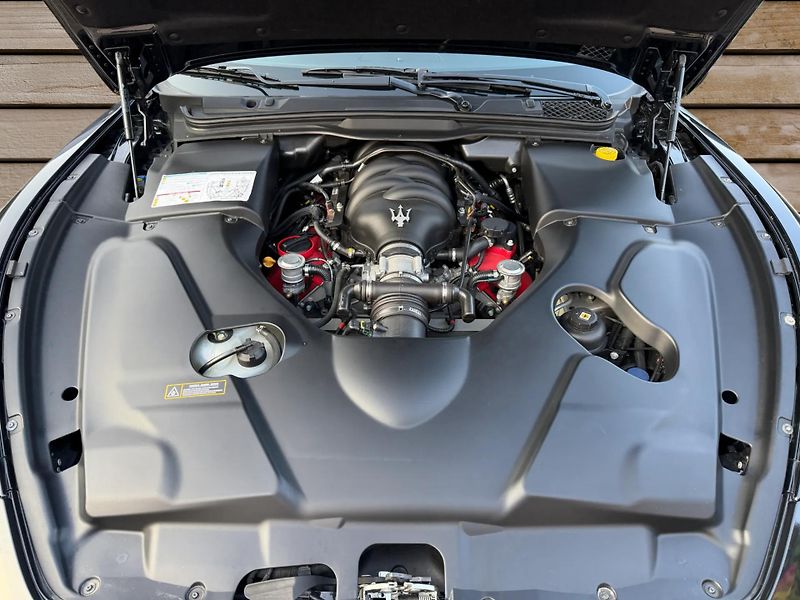 Maserati GranTurismo (2012) +4.7S+F1+ ČR + DPH + 1.maj. + - fotka 19 z 20