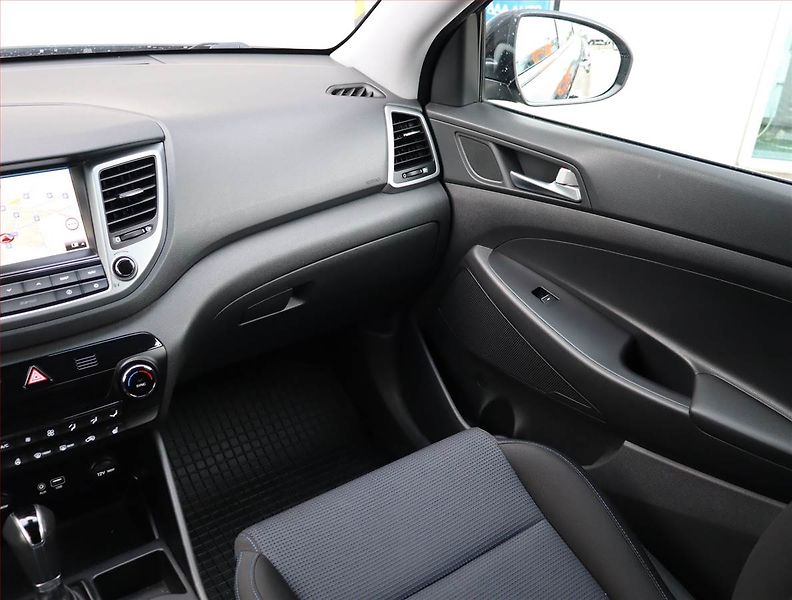 Hyundai Tucson (2017) 1.7 CRDi, Automat, Serv.kniha - fotka 8 z 20