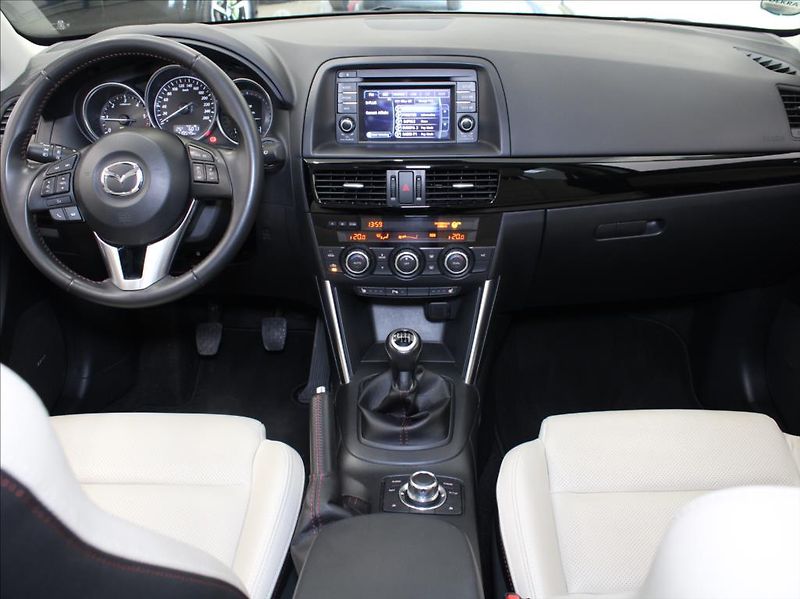 Mazda CX-5 2,2 G175 AWD Rev.TOP Bílá KŮŽE - fotka 8 z 25