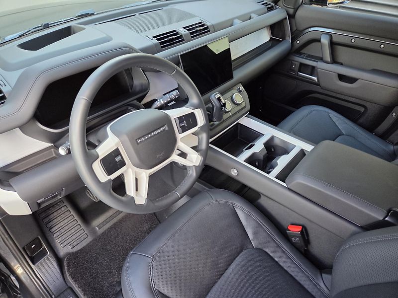 Land Rover Defender (2025) D300 X-DynSE HUD PANO TZ ACC - fotka 6 z 55