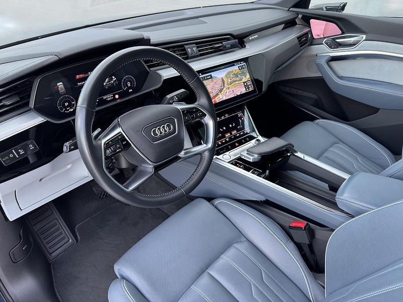 Audi e-tron Sportback 55 quattro S line - fotka 3 z 34