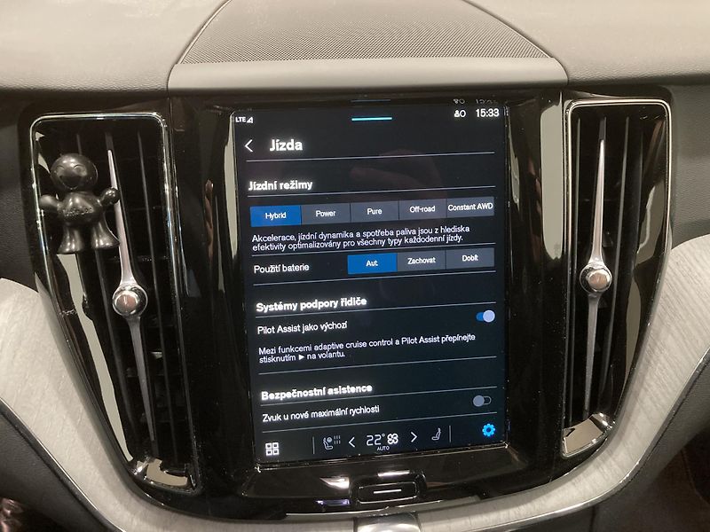 Volvo XC60 T6 eAWD ULTRA DARK - fotka 23 z 26