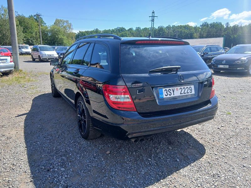 Mercedes-Benz Třídy C 180 CDI, AMG optik, Facelift - fotka 16 z 39