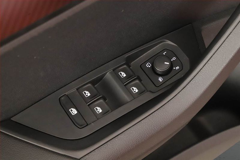 Škoda Karoq (2025) 1.5 TSI, SPORTLINE, AUTOMAT - fotka 10 z 17