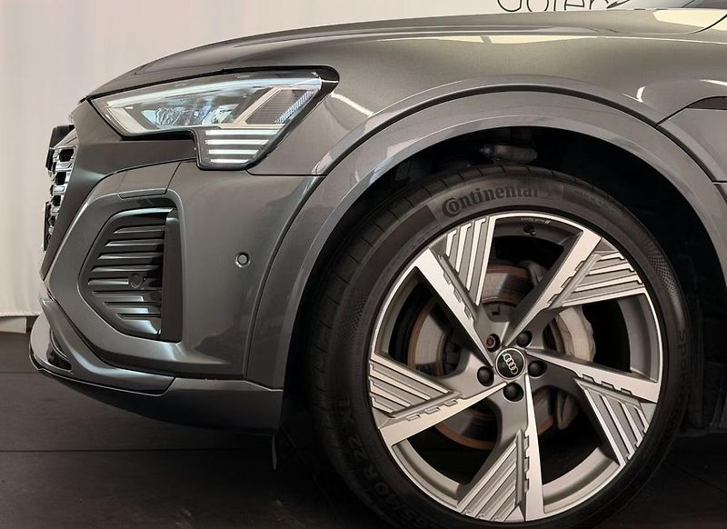 Audi Q8 e-tron 55 Q 360kam Kůže 4 zóny Pano - fotka 6 z 16