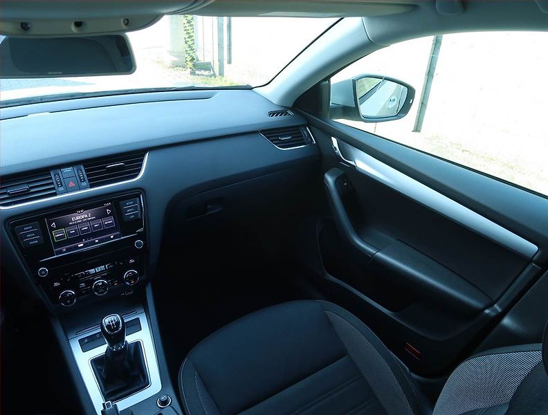 Škoda Octavia (2019) Ambition 1.6 TDI, Tempomat - fotka 8 z 23