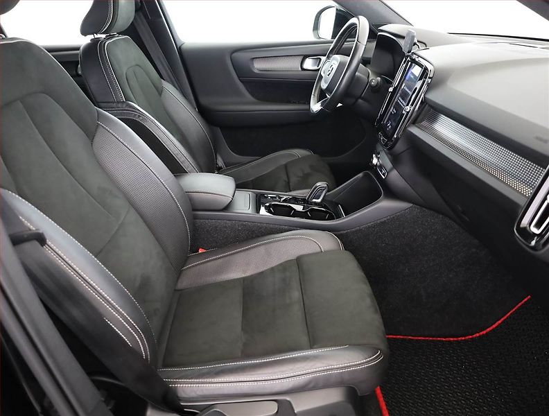 Volvo XC40 (2019) D4 AWD, 4X4, Automat, Kůže - fotka 7 z 13