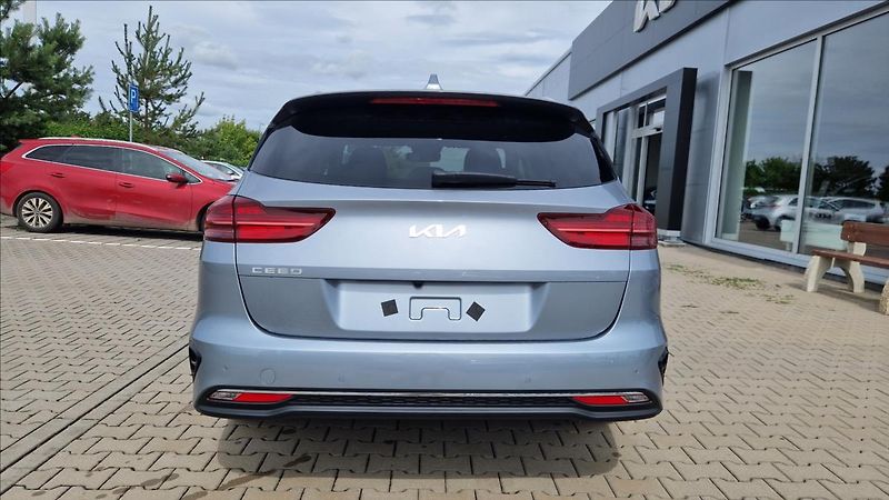 Kia Ceed 1,5 SW T-GDi 7DCT TOP - fotka 5 z 13