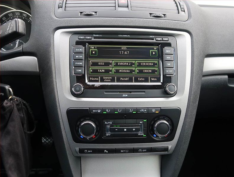 Škoda Octavia (2012) 1.4 TSI, Navi, Tempomat - fotka 12 z 21