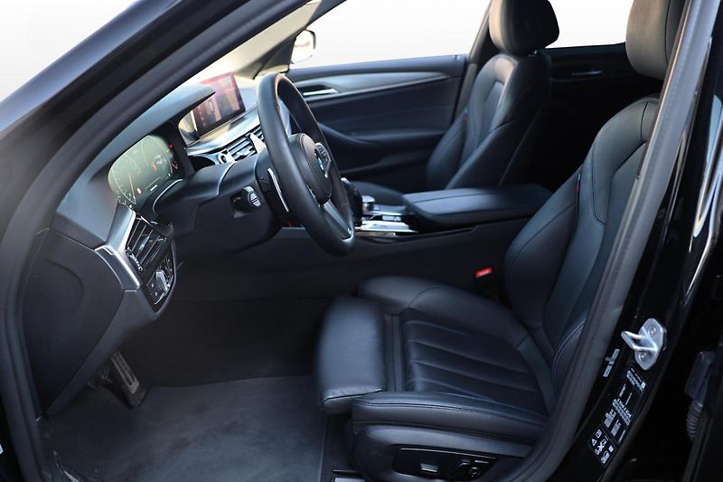 BMW Řada 5 530d xDrive Touring - fotka 7 z 15