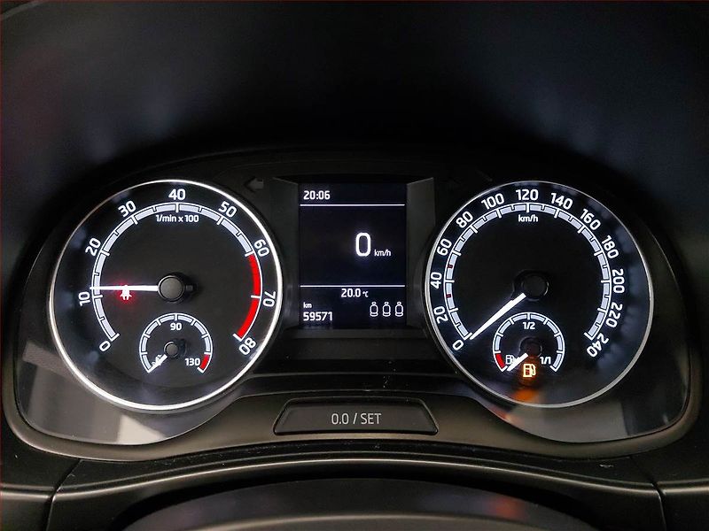 Škoda Fabia (2021) Style 1.0 TSI, Tempomat - fotka 11 z 17
