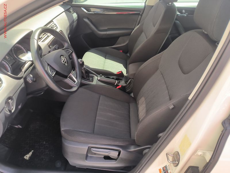 Škoda Octavia (2019) 1.6 TDi, ČR, Style, LED - fotka 9 z 24