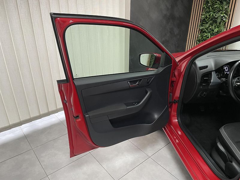 Škoda Fabia 1.0 TSi ČR CEBIA  - fotka 19 z 30