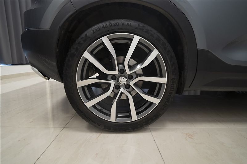 Volvo XC40 2,0 D4 AWD NAVI KAMERA TAŽNÉ - fotka 42 z 46