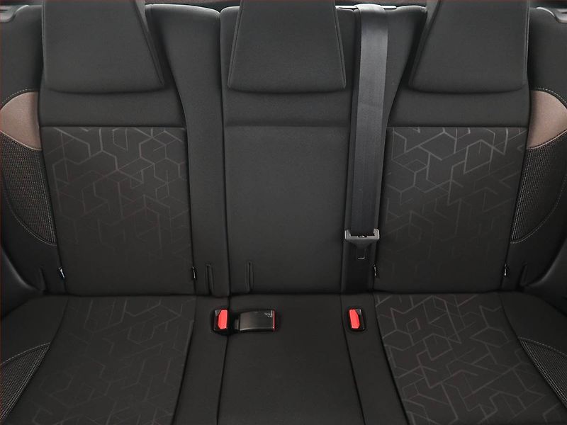 Peugeot 2008 (2016) 1.2 PureTech, Tempomat - fotka 10 z 12