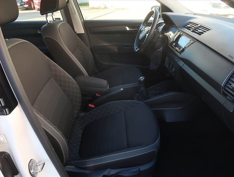 Škoda Fabia (2023) Ambition 1.0 TSI, ČR,1.maj - fotka 9 z 19