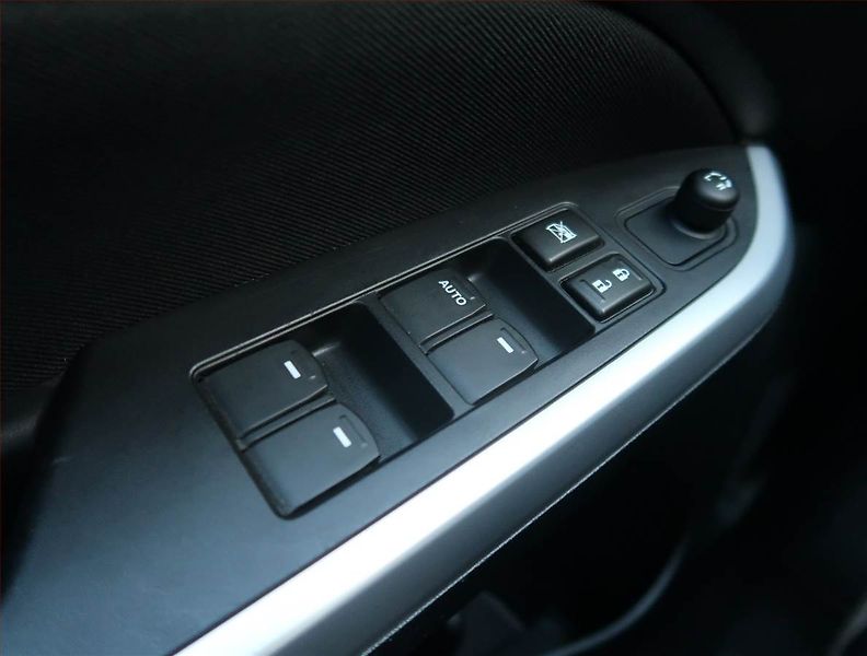 Suzuki Vitara (2017) 1.6 VVT, Serv.kniha, Navi - fotka 17 z 19