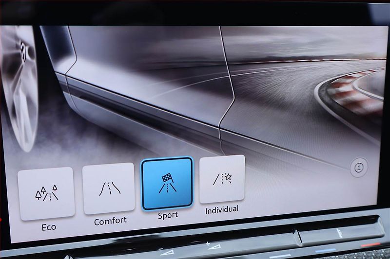 Volkswagen Golf (2021) R-Line 1.5 eTSI - fotka 20 z 25