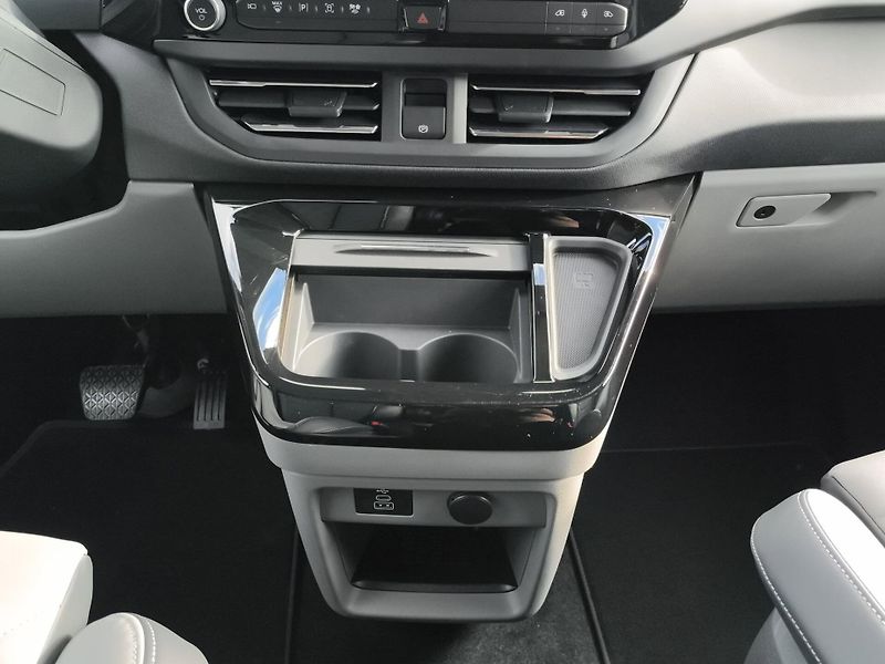 Ford Tourneo Custom (2026) 2,0 EcoBlue AWD L2 TITANIUM X - fotka 16 z 20
