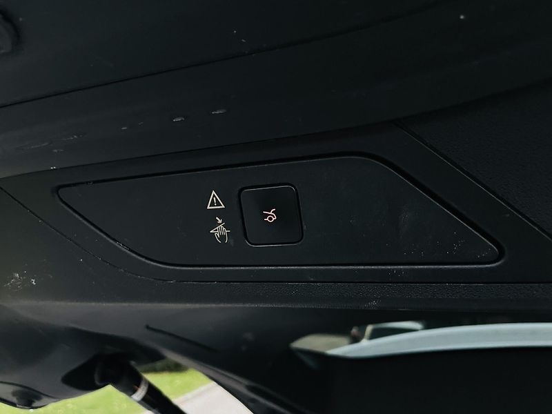 Citroën Grand C4 Picasso 2.0HDi MANUÁL 7MÍST KAMERY 360 - fotka 23 z 52