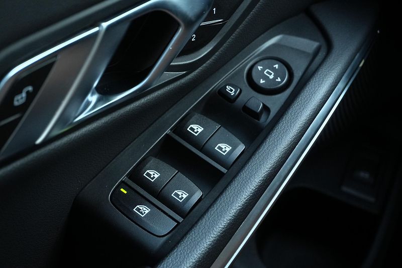 BMW Řada 3 330d xDrive, Tažné, Kamera - fotka 24 z 33