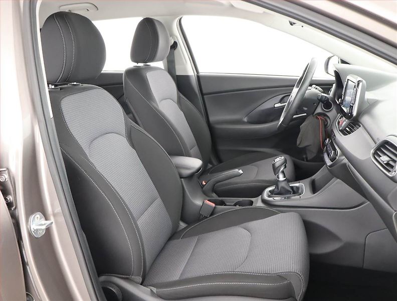 Hyundai i30 (2021) Comfort 1.6 CRDi, Serv.kniha - fotka 9 z 19