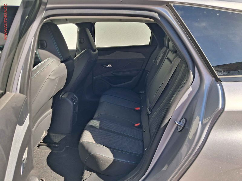 Peugeot 308 (2022) 1.2PT, Allure - fotka 10 z 18
