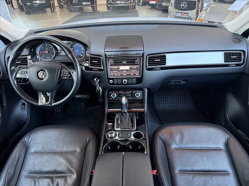 Volkswagen Touareg 3,0 TDI kůže,tažné,po servisu! - fotka 13 z 24