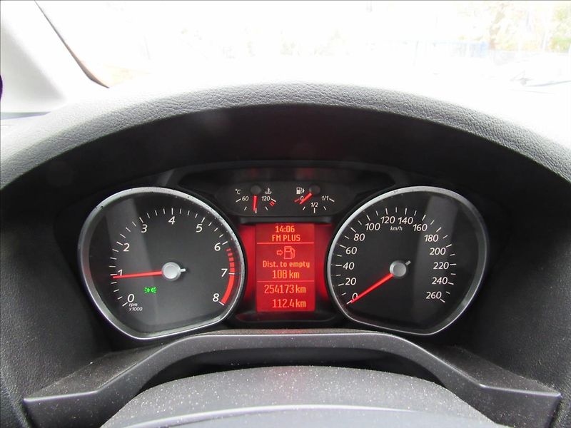 Ford Galaxy 2,0 i Comfort 107KW 7 Míst - fotka 14 z 27