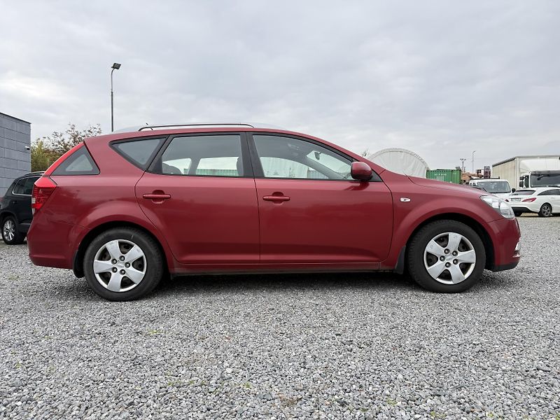 Kia Ceed 1.4CVVT 66kW ČR - fotka 4 z 17