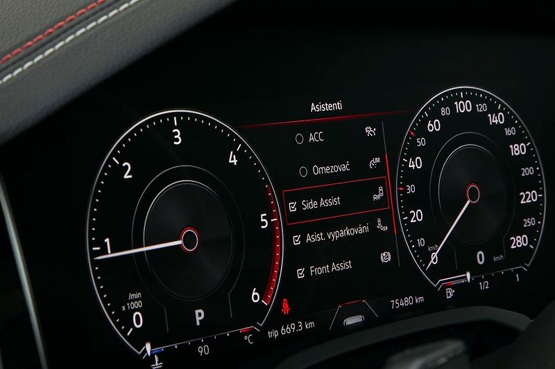 Volkswagen Touareg 3.0TDI 210kW R-Line Edition 20 - fotka 41 z 46