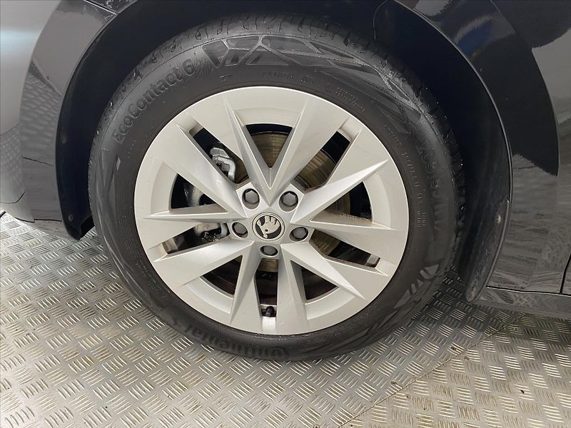 Škoda Octavia 1,5 TSI 85kW Top Selection DSG - fotka 29 z 30