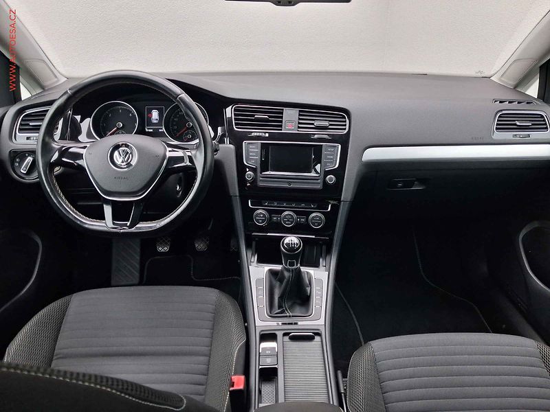 Volkswagen Golf (2014) 2.0 TDi, 1.maj, Comfortline - fotka 8 z 16