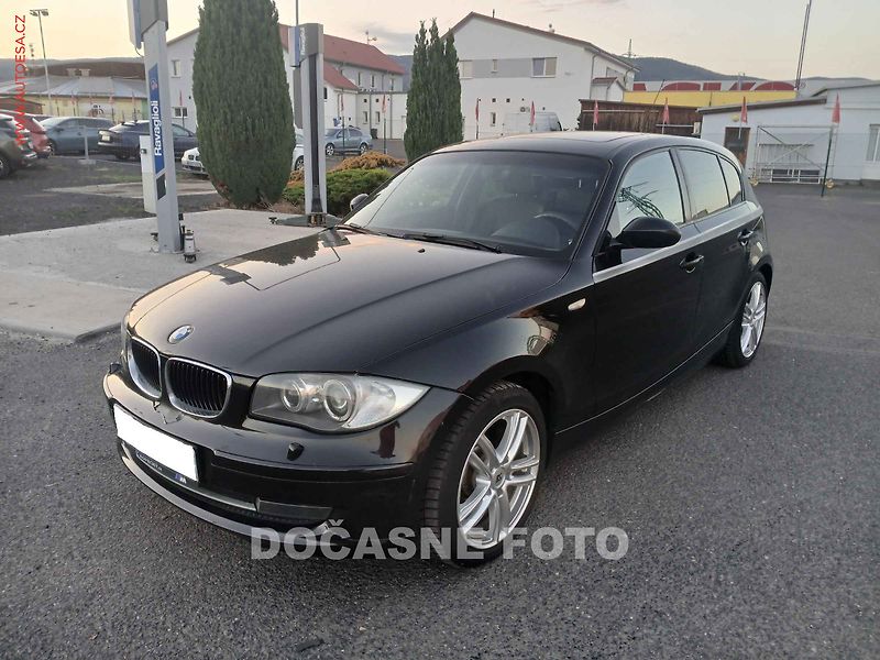 BMW Řada 1 (2008) 2.3d, ČR, xenon, autoAC - fotka 1 z 3