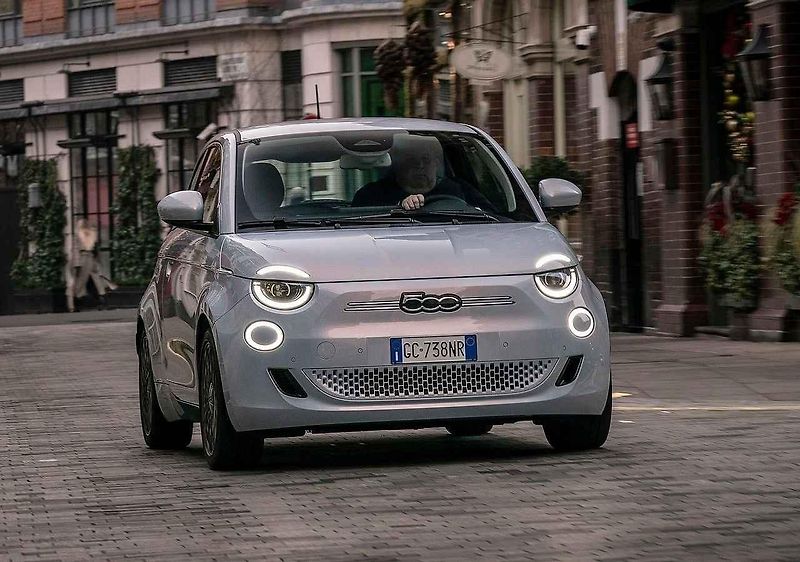 Do půl milionu korun lze koupit i stylový a dostatečně velký hatchback