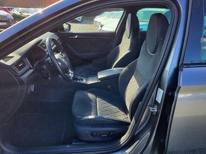 Škoda Superb 2.0 TDi DSG 4x4 SPORTLINE - fotka 7 z 46