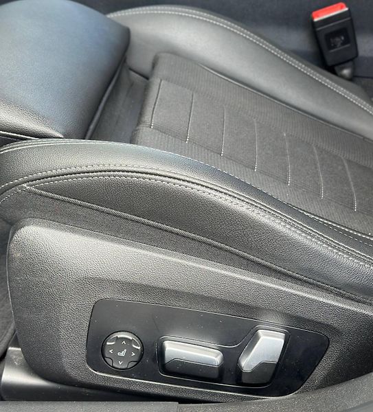 BMW Řada 3 (2023) 318D TOURING G21 LCI 110KW - fotka 15 z 49