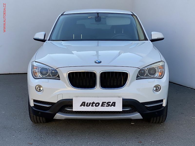BMW X1 (2013) 2.0d xDrive18d, ČR, AT, park - fotka 2 z 15