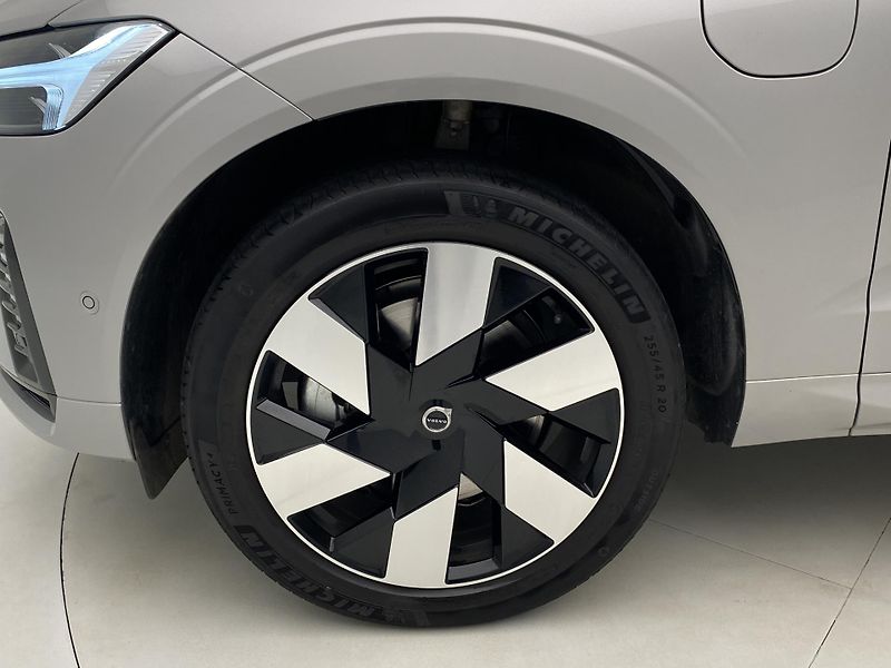Volvo XC60 T6 AWD PLUG-IN ULTIMATE DARK  - fotka 38 z 52