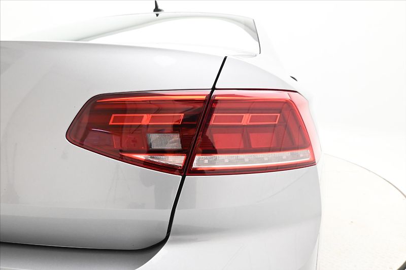 Volkswagen Passat 1,4 TSI GTE 160 kW DSG Highlin - fotka 31 z 32