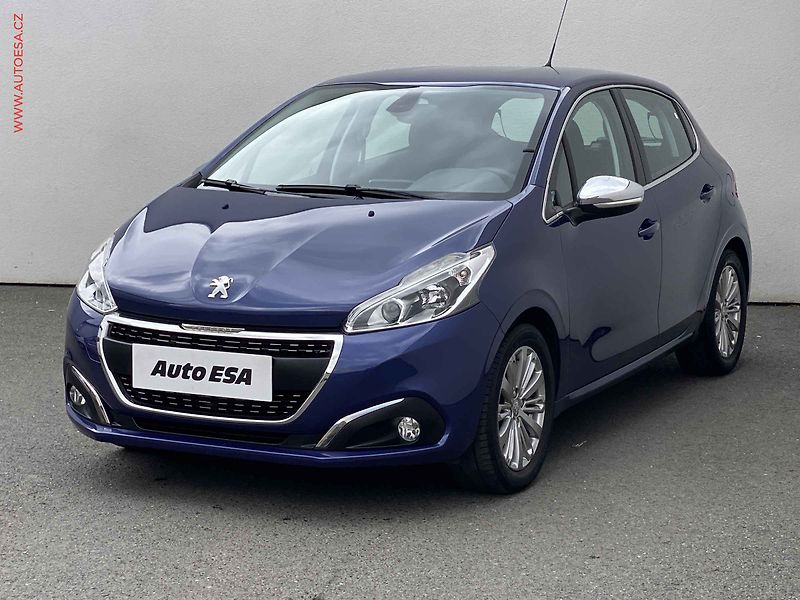 Peugeot 208 (2017) 1.2 PT, Allure, navi - fotka 3 z 15