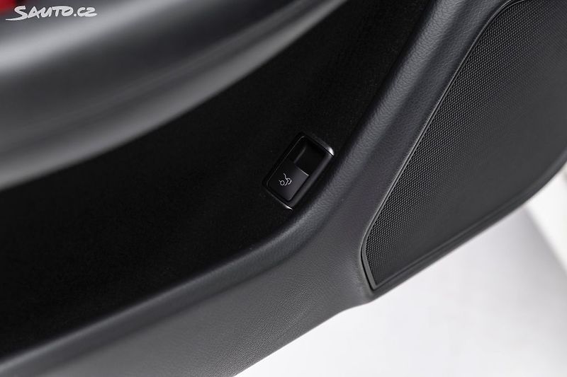 Mercedes-Benz Třídy C 63AMG Coupe*krásný stav*Servis - fotka 42 z 50