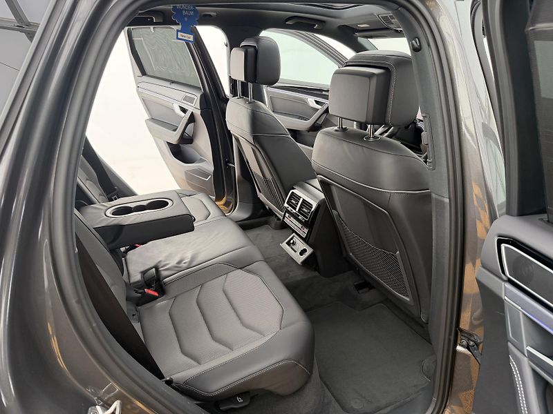 Volkswagen Touareg 3.0Tdi*210kw*DPH*Final-Edition - fotka 18 z 50