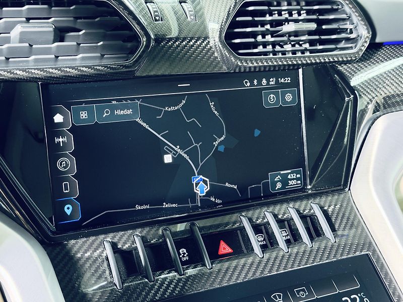 Lamborghini Urus (2024) S 23 MASAŽ HUD CARBON ZÁRUKA - fotka 38 z 50