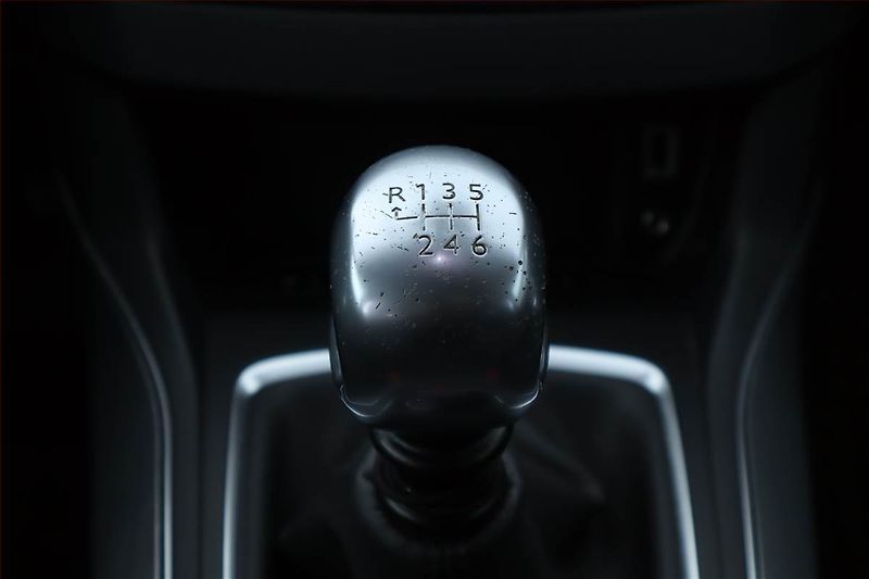 Peugeot 308 (2015) 2.0 BlueHDi, Serv.kniha, Navi - fotka 21 z 25