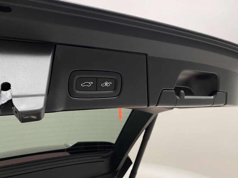 Volvo V90 T6 AWD RECHARGE BRIGHT PLUS - fotka 37 z 64