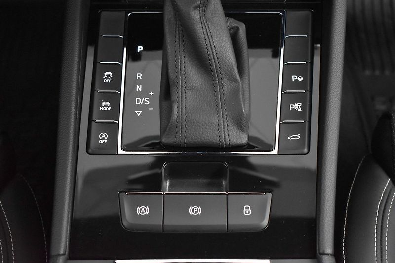Škoda Superb TDI 147kW 4x4*L&K*WEBASTO*ČR 1 - fotka 26 z 48